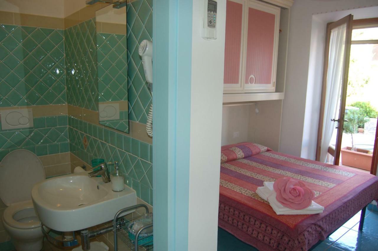 Bed and Breakfast La Rosada Giglio Porto Exterior foto